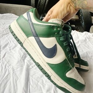 Nike Dunk Low Retro George Green - Women’s Size 7 - green and midnight blue